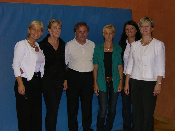 Bgm. LAbg. Sonja Ottenbacher, Direktorin Renate Altenberger, OL Wolfgang Reichssöllner, Alexandra Egger, Elke Mayerhofer und Amtsleiterin Gundi Egger